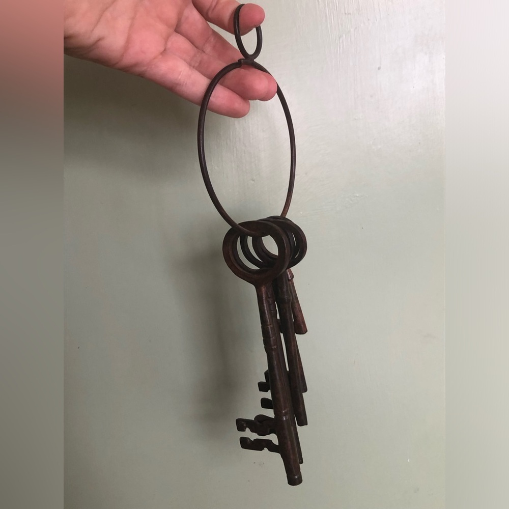 Jailer's Church Skeleton Keys on Ring Victorian VTG Style Set of 5 Rustic Decor